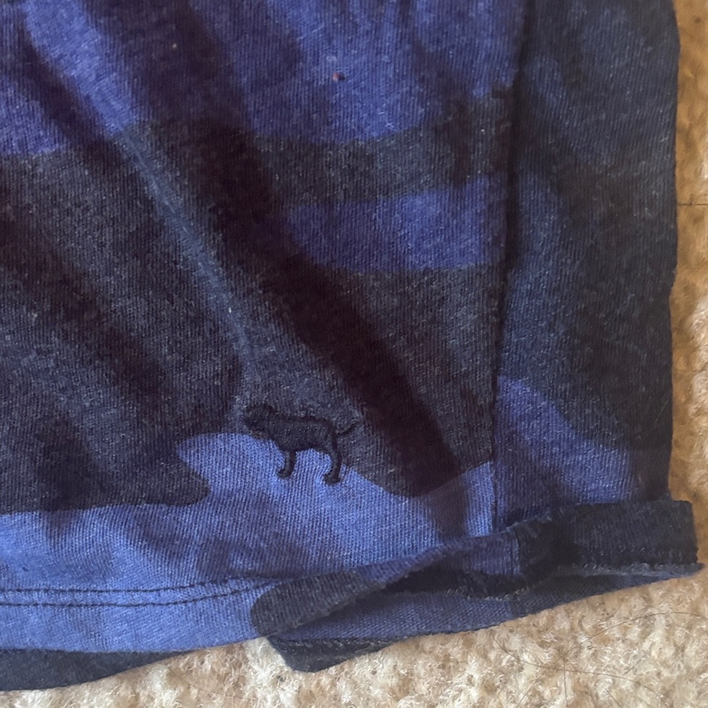 PINK Victoria's Secret Blue & Black Camo V-Neck Tee - Picture 3 of 3
